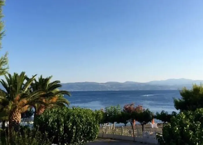 Akrogiali Πανσιόν 3*